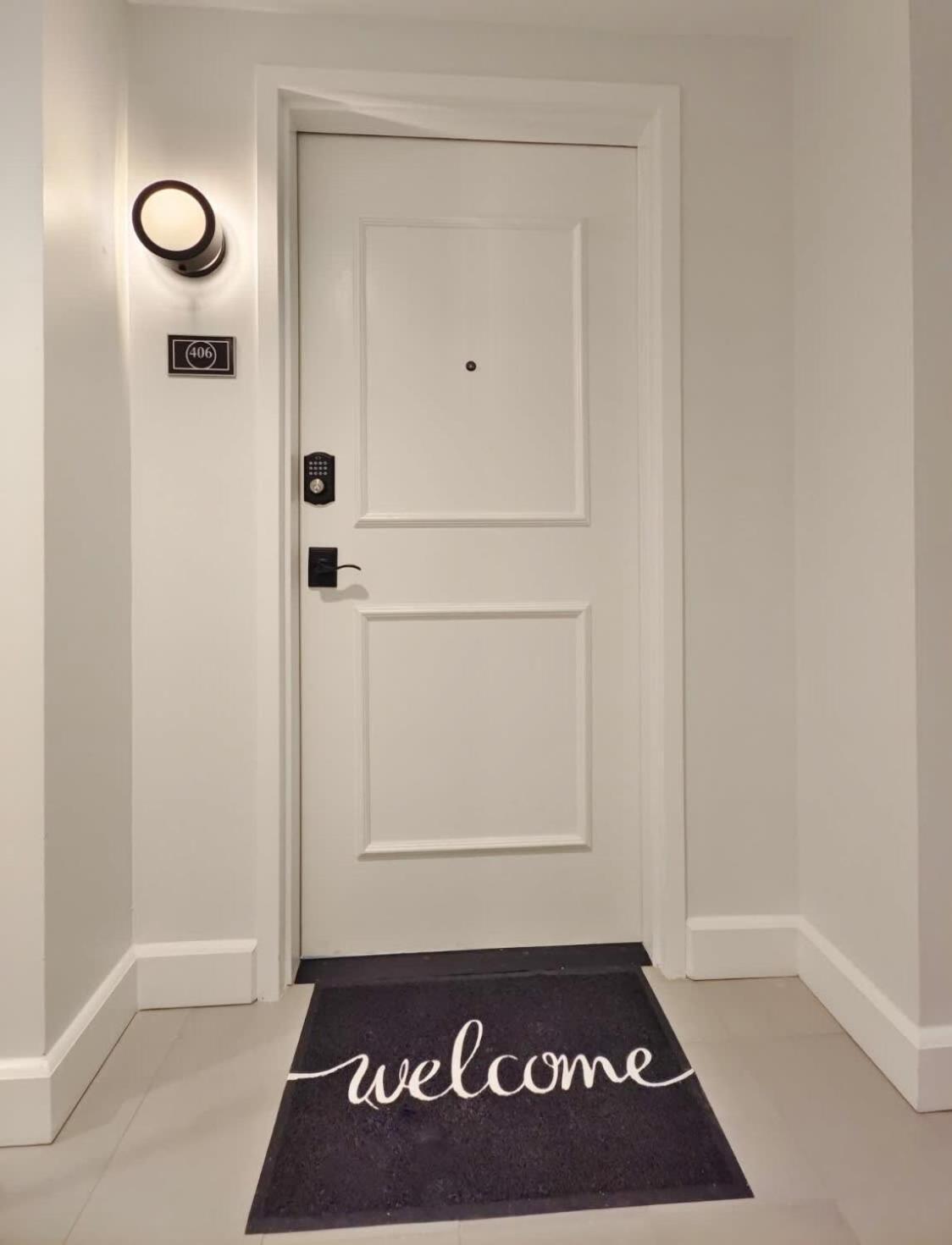 Fun Cozy Apts - 1 25 Mile Walk To Tiaa Bnk Fld جاكسونفيل المظهر الخارجي الصورة