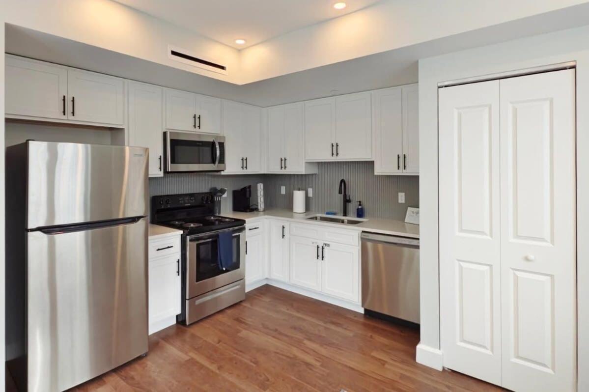 Fun Cozy Apts - 1 25 Mile Walk To Tiaa Bnk Fld جاكسونفيل المظهر الخارجي الصورة