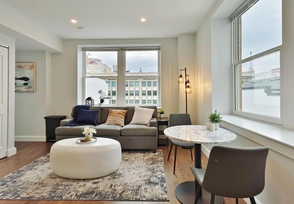 Fun Cozy Apts - 1 25 Mile Walk To Tiaa Bnk Fld جاكسونفيل المظهر الخارجي الصورة